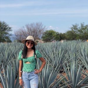 Meet your Posher, Janessa